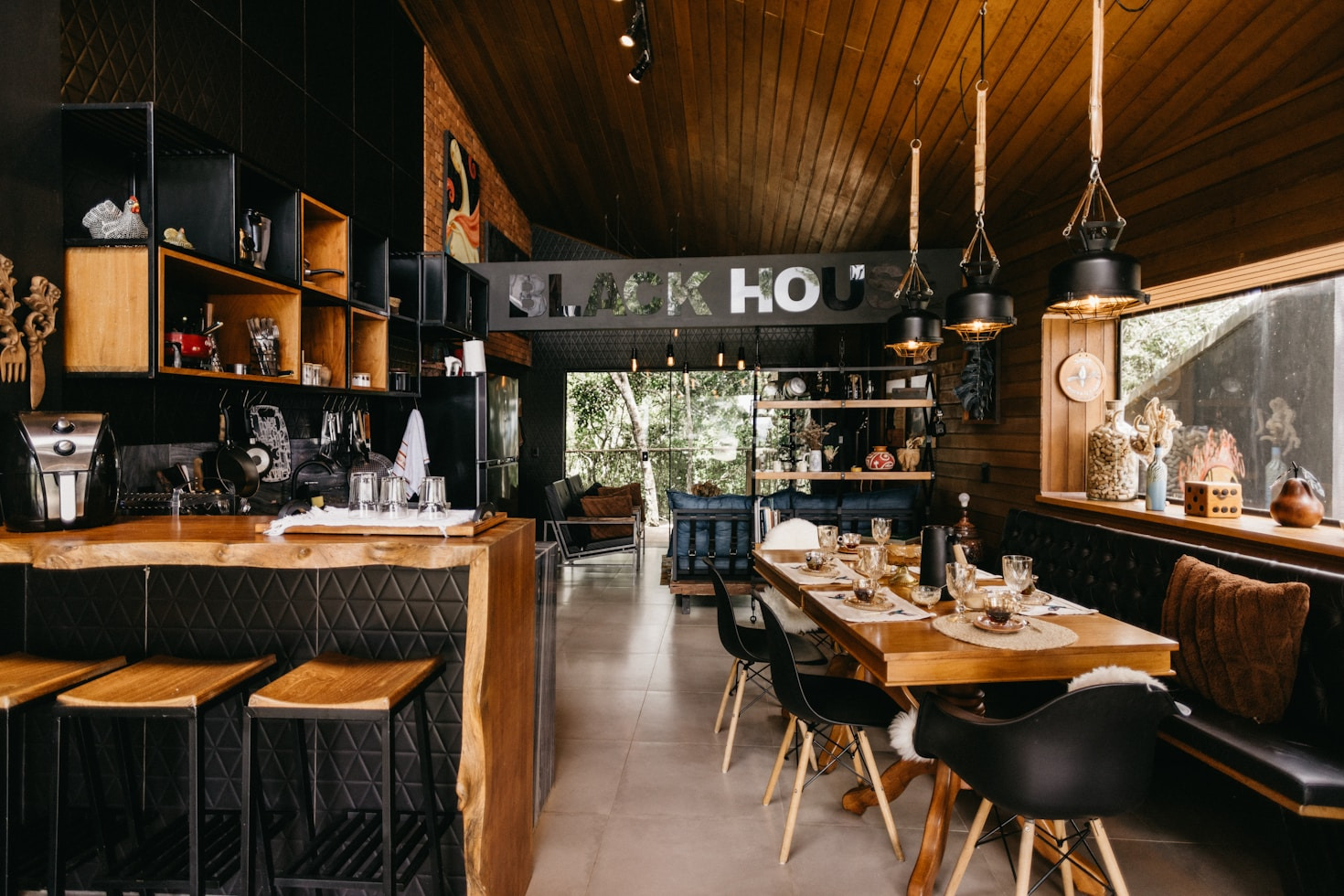 Cucina casalinga con un tocco di viaggio
